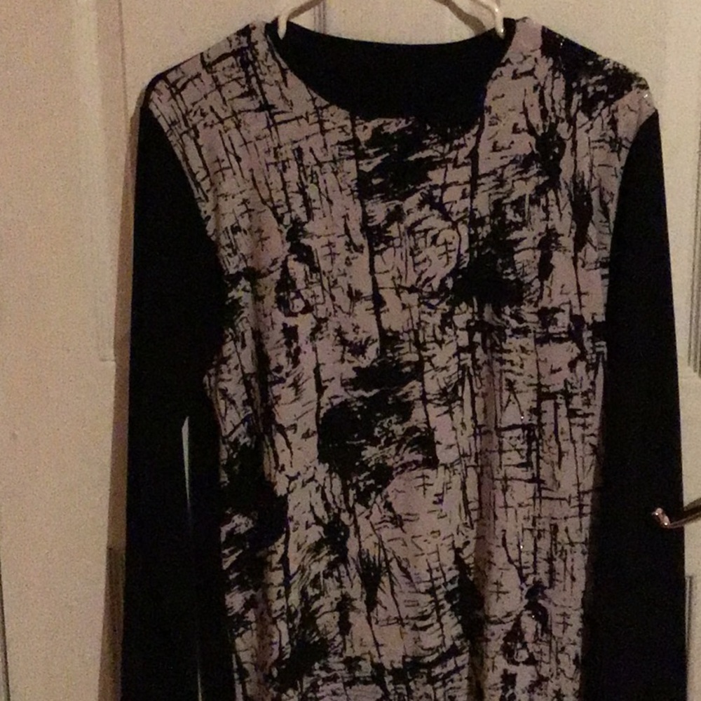 Black and White abstract print top